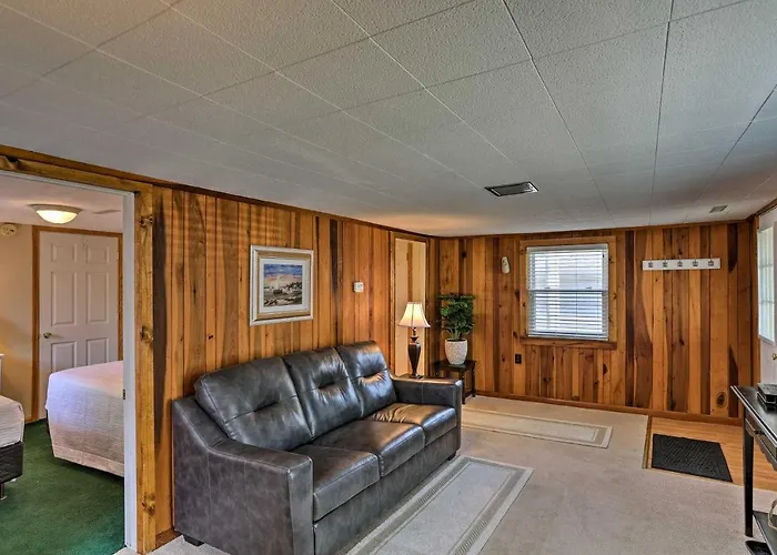 Home With Lake-View Deck By Camp Perry And Magee Marsh