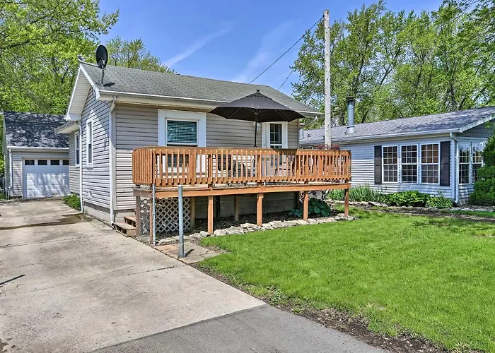 Home With Lake-View Deck By Camp Perry And Magee Marsh