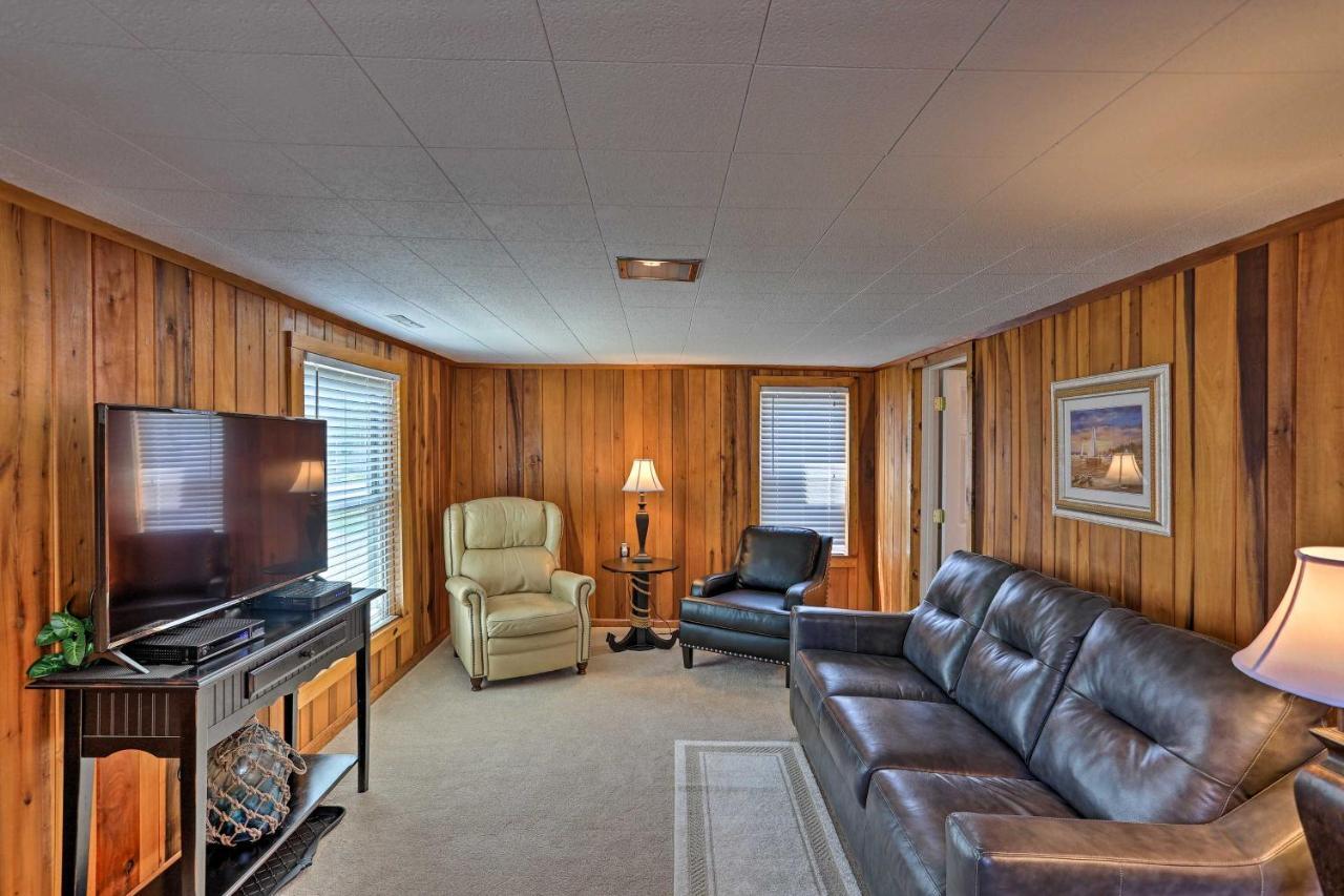 Holiday home With Lake-view Deck By Camp Perry And Magee Marsh