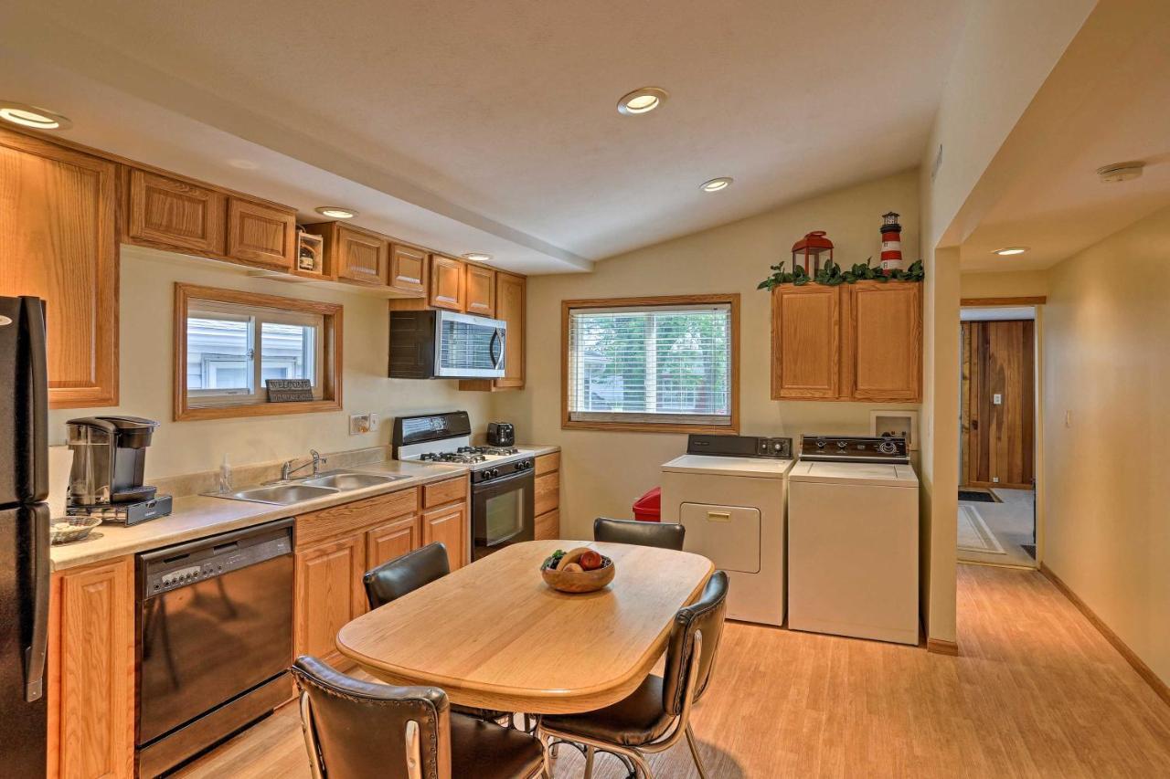 Holiday home With Lake-view Deck By Camp Perry And Magee Marsh Port Clinton