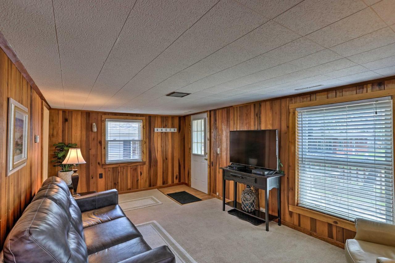 Holiday home With Lake-view Deck By Camp Perry And Magee Marsh Port Clinton